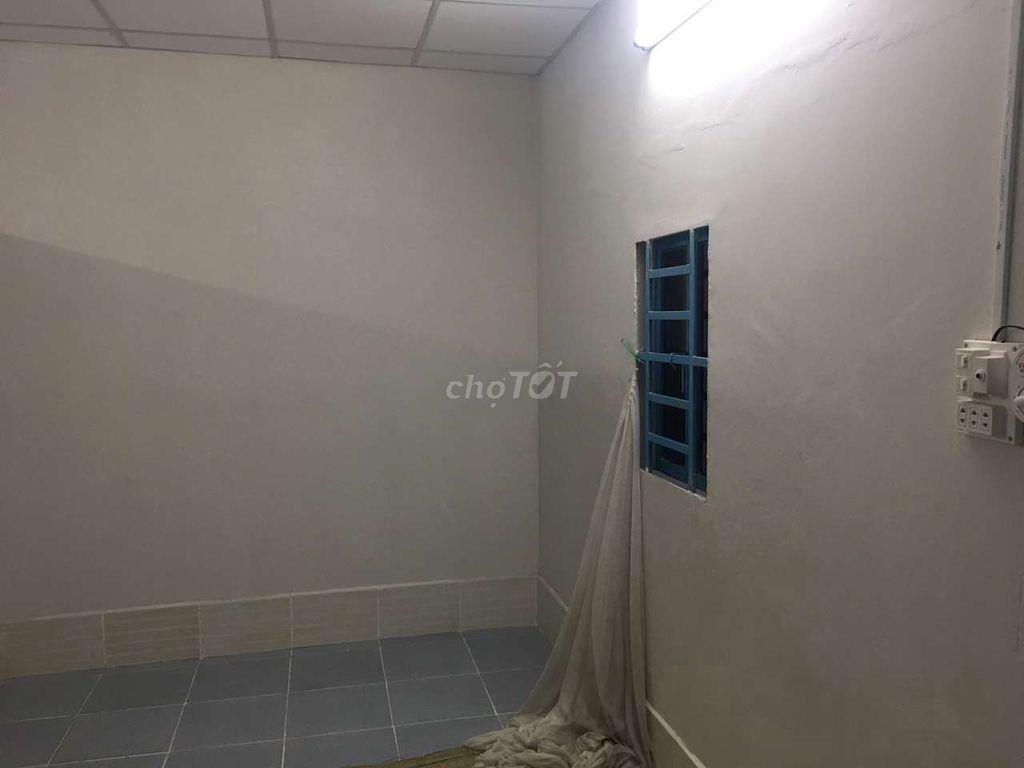 Phòng sạch sẽ thoáng mát mặt tiền đường chính