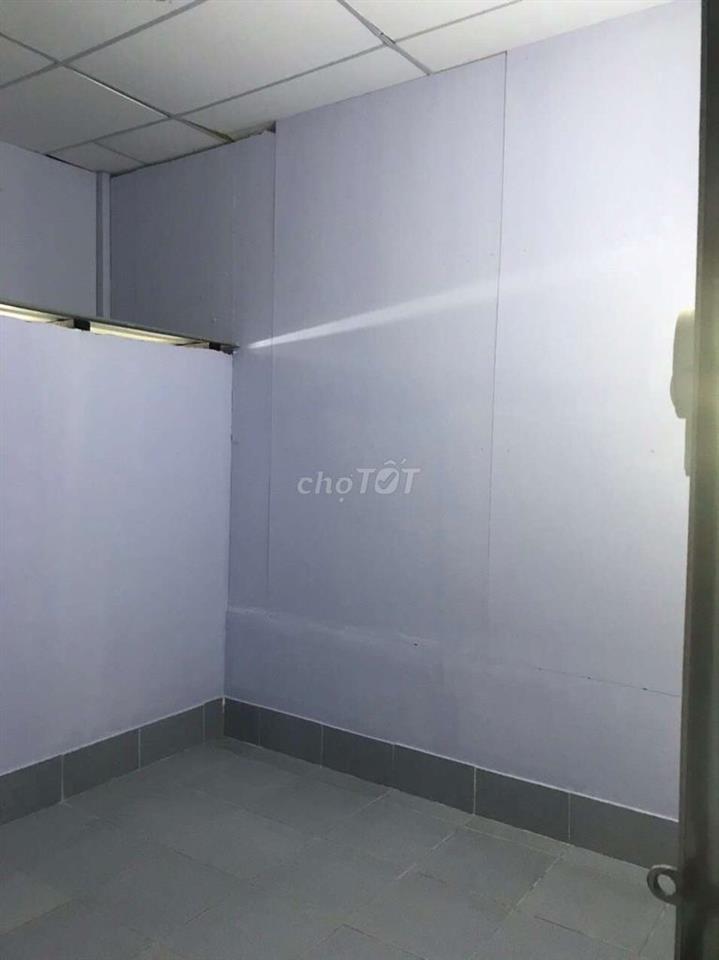 Phòng sạch sẽ thoáng mát mặt tiền đường chính
