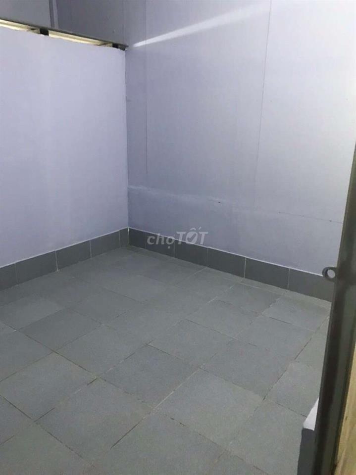Phòng sạch sẽ thoáng mát mặt tiền đường chính