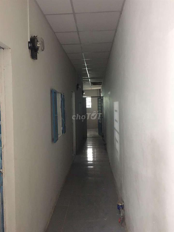 Phòng sạch sẽ thoáng mát mặt tiền đường chính