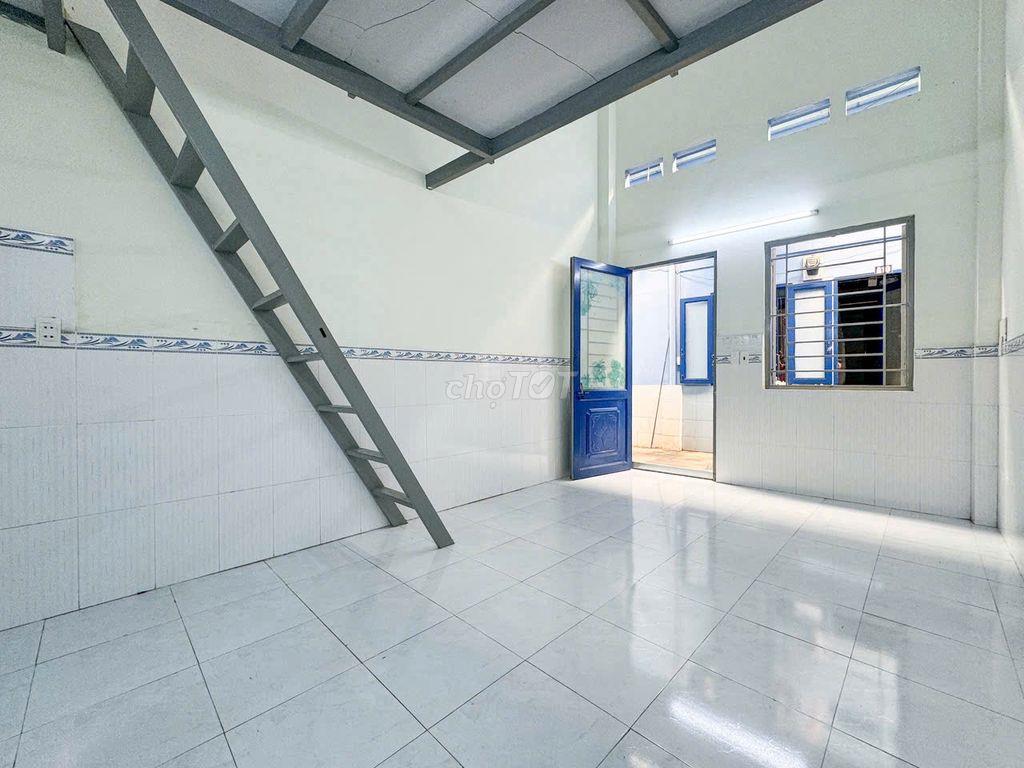 Phòng ở 4ng gần CĐ CÔng Nghệ VinaTex - Phạm Văn Đồng, gân GigaMall.