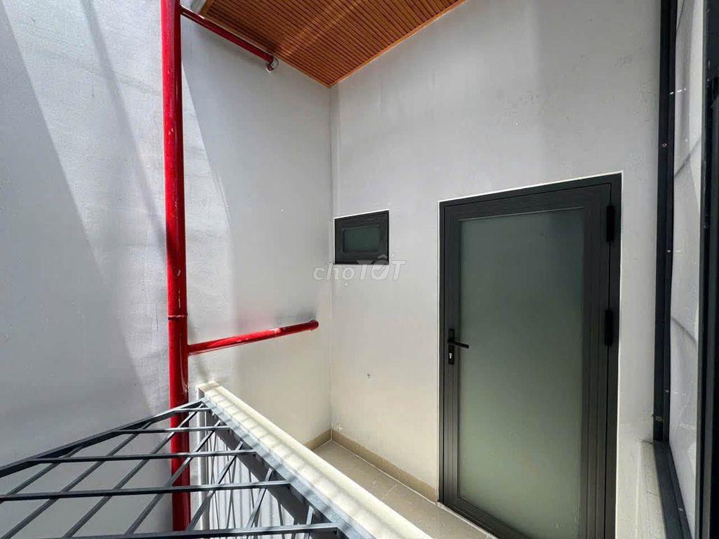 CHDV mới xây ở gần CĐ Công Thương - Xa lộ Hà Nội - VinCom Lê Văn Việt.