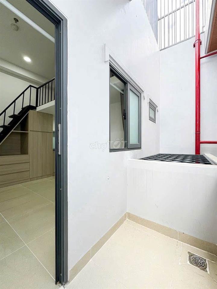 CHDV mới xây ở gần CĐ Công Thương - Xa lộ Hà Nội - VinCom Lê Văn Việt.