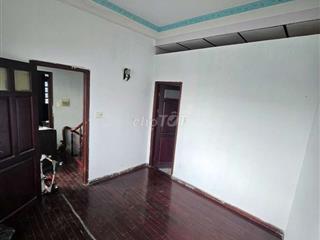 Cho thuê phòng lầu 1 nhà nguyên căn Phước Long B