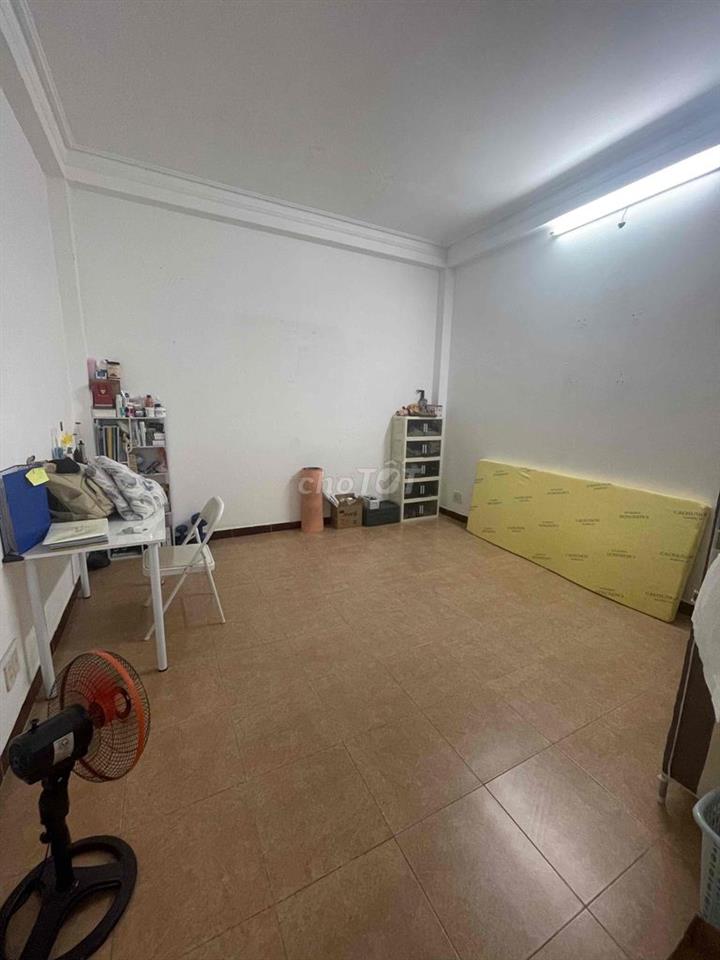 Tìm bạn nữ ở ghép