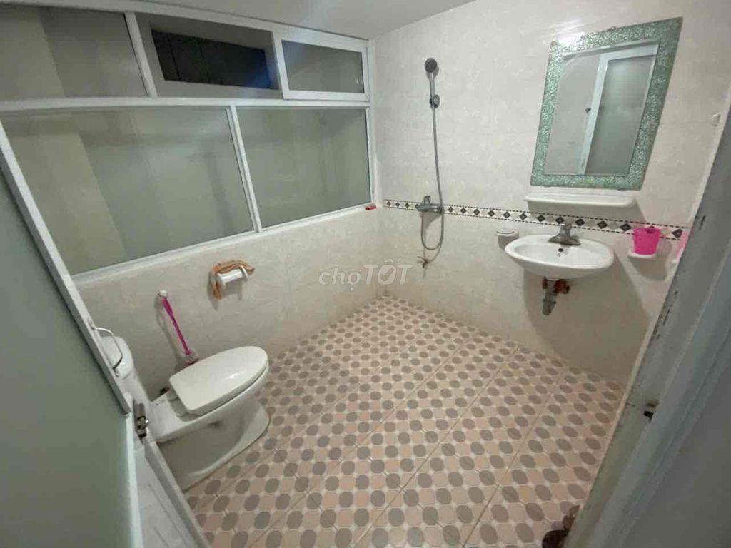 Nhà 4T sát Mp Trường Chinh cách oto có 15m dt 41m mt đẹp 4,8m ngõ 2m