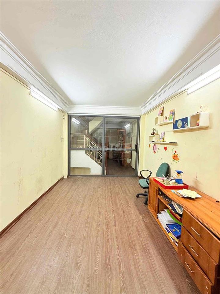 Nhà 5T khu P/Lô Víp Lê Thanh Nghị-Bách Khoa cách oto tránh có mấy bươc