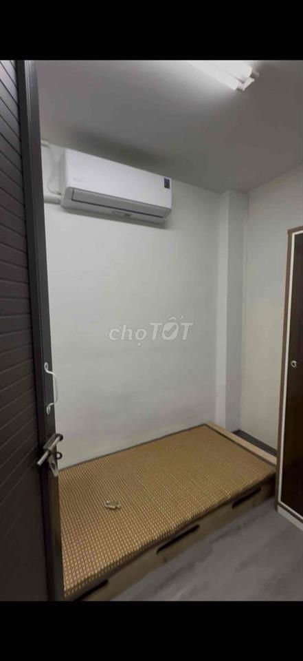 phòng tầng 4 vệ sinh chung ngõ 232 tôn đức thắng oto đỗ cửa