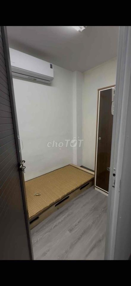 phòng tầng 4 vệ sinh chung ngõ 232 tôn đức thắng oto đỗ cửa