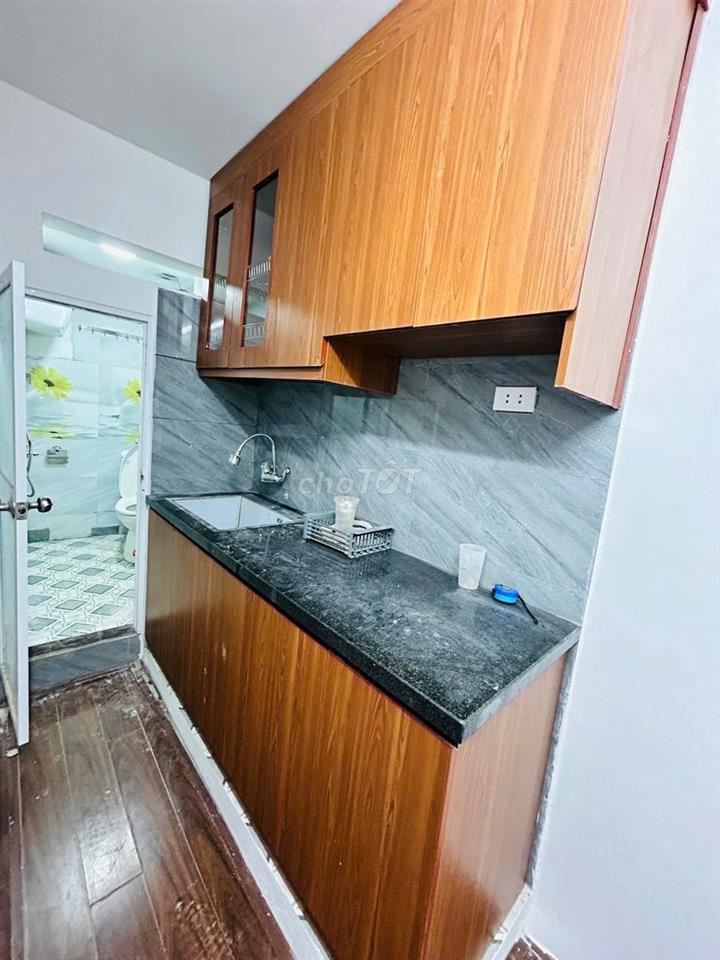 CC cho thuê tầng 4, E8, 2 ngủ, 2 vs, 70m2, đủ đồ tại TT Thành Công
