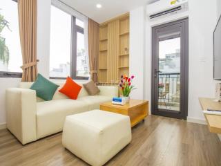 Cho thuê căn hộ dịch vụ 81 Linh Lang, nội thất mới, view siêu đẹp