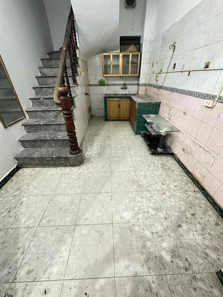 Hơn 2,5 tỷ có nhà Ngõ chợ Khâm Thiên-Ngõ 3 gác-Sân-Sổ chung 18m*4T;3N