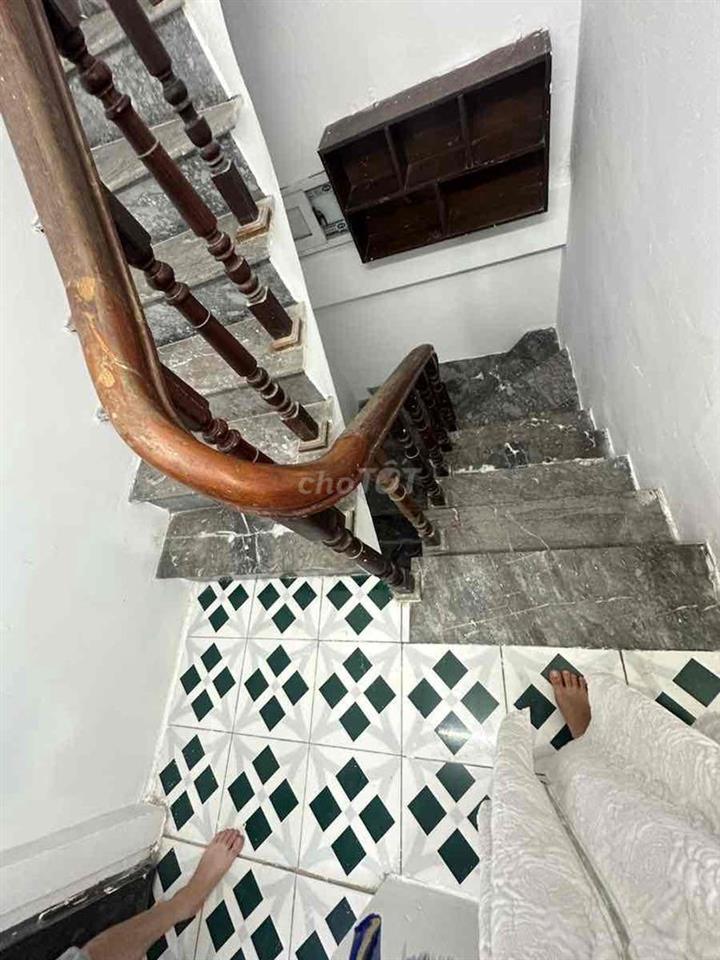 Hơn 2,5 tỷ có nhà Ngõ chợ Khâm Thiên-Ngõ 3 gác-Sân-Sổ chung 18m*4T;3N