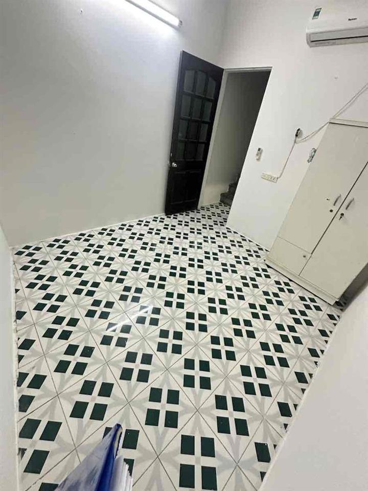 Hơn 2,5 tỷ có nhà Ngõ chợ Khâm Thiên-Ngõ 3 gác-Sân-Sổ chung 18m*4T;3N