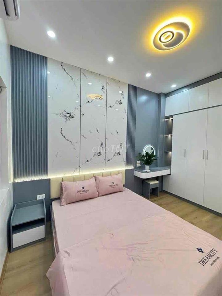 Hiếm ! Hơn 5 tỷ có nhà gần hồ 3 mẫu, ĐĐ-NT cao cấp-Sổ đỏ 26m*4T;3ngủ