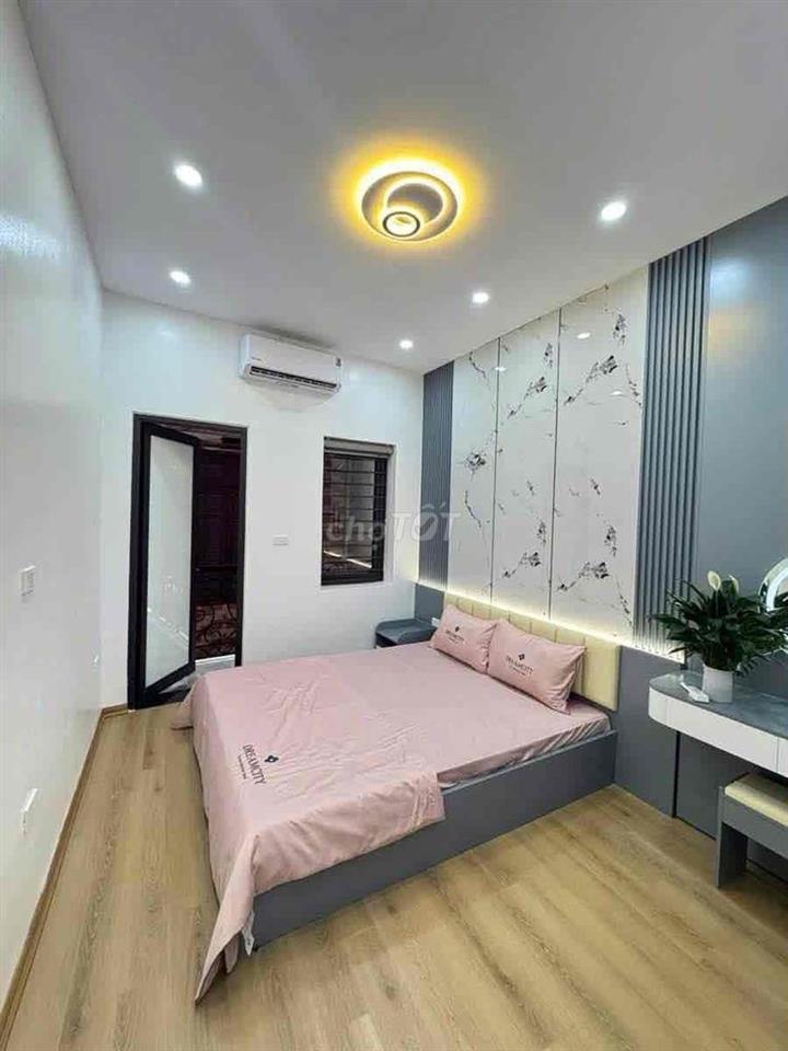 Hiếm ! Hơn 5 tỷ có nhà gần hồ 3 mẫu, ĐĐ-NT cao cấp-Sổ đỏ 26m*4T;3ngủ