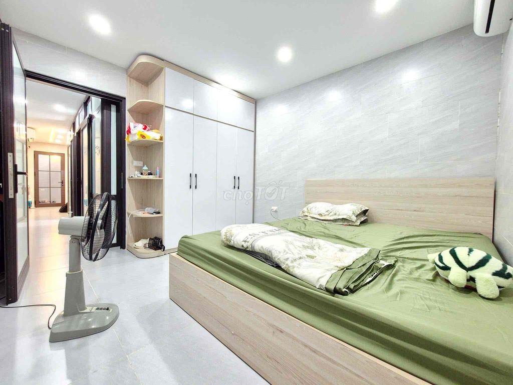 Căn tập thể, sổ hồng tầng 1 mặt phố 8/3-2 thoáng-80m;3N;2VS-Hơn 5 tỷ