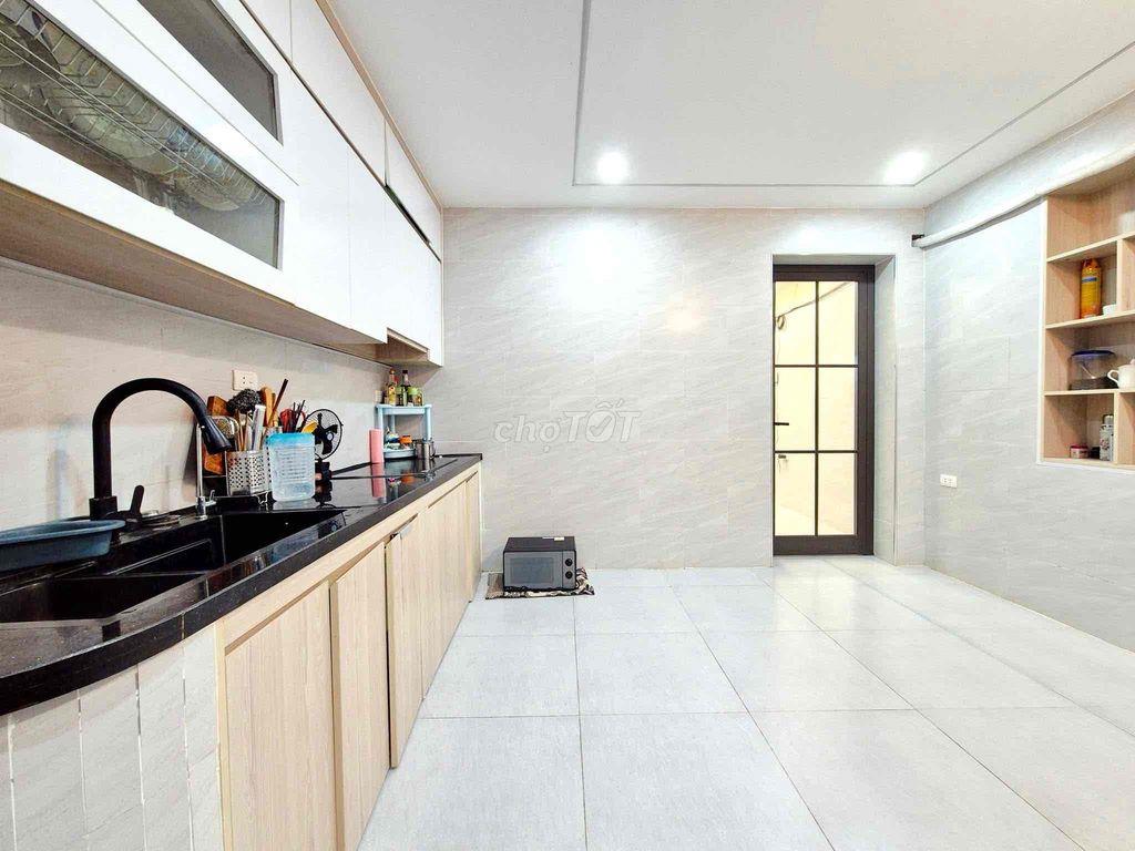 Căn tập thể, sổ hồng tầng 1 mặt phố 8/3-2 thoáng-80m;3N;2VS-Hơn 5 tỷ