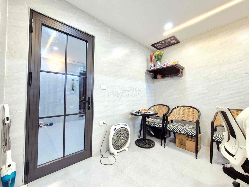 Căn tập thể, sổ hồng tầng 1 mặt phố 8/3-2 thoáng-80m;3N;2VS-Hơn 5 tỷ
