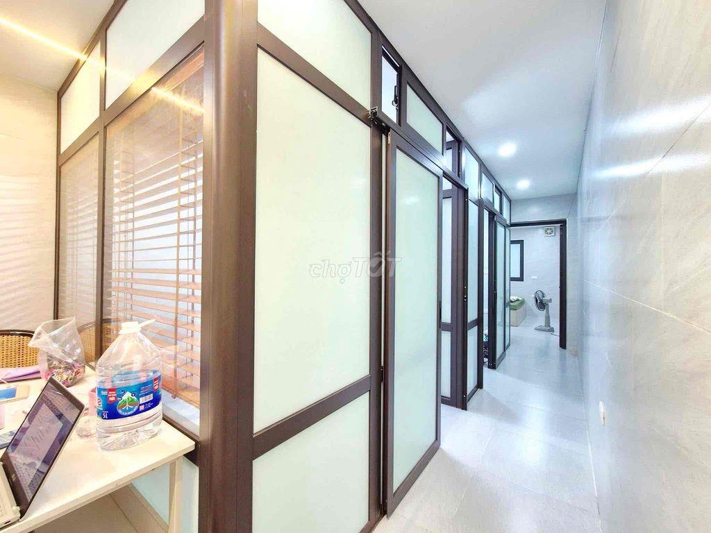 Căn tập thể, sổ hồng tầng 1 mặt phố 8/3-2 thoáng-80m;3N;2VS-Hơn 5 tỷ