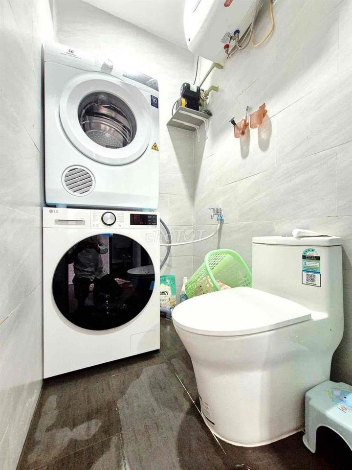 Căn tập thể, sổ hồng tầng 1 mặt phố 8/3-2 thoáng-80m;3N;2VS-Hơn 5 tỷ