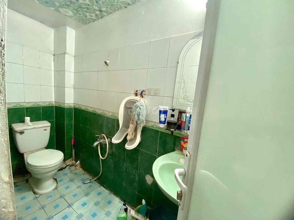 Sốc ! Hơn 4 tỷ có nhà sổ đỏ phố Hoàng Mai-40m oto tránh-22m*5T;3NKK