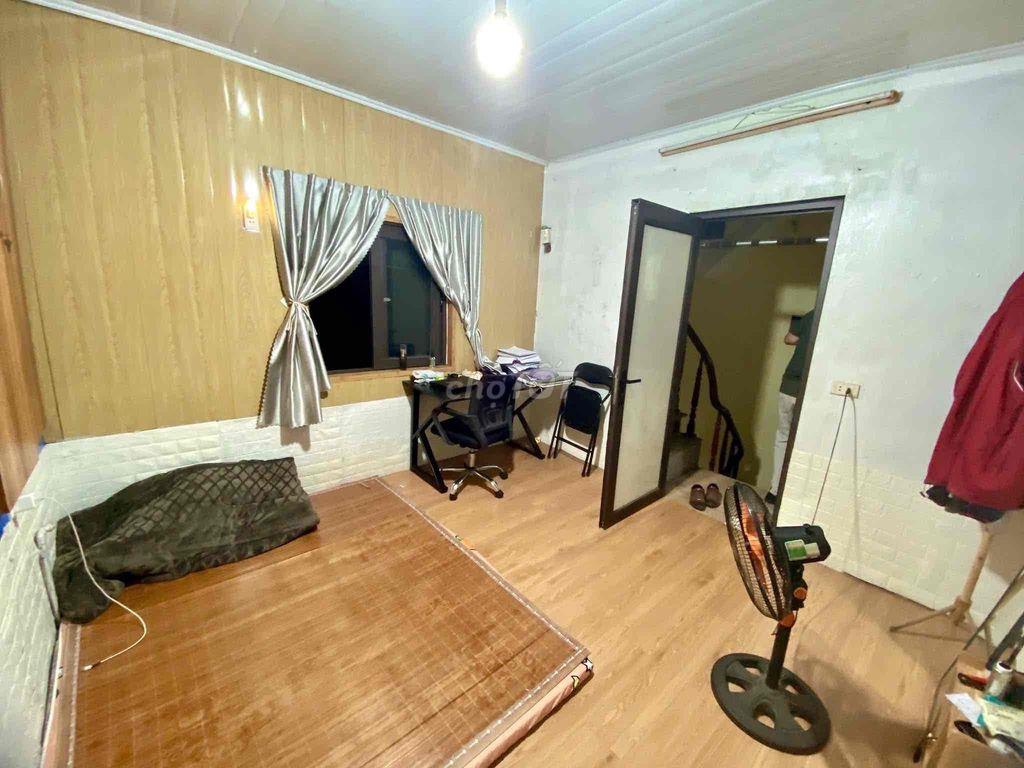 Sốc ! Hơn 4 tỷ có nhà sổ đỏ phố Hoàng Mai-40m oto tránh-22m*5T;3NKK