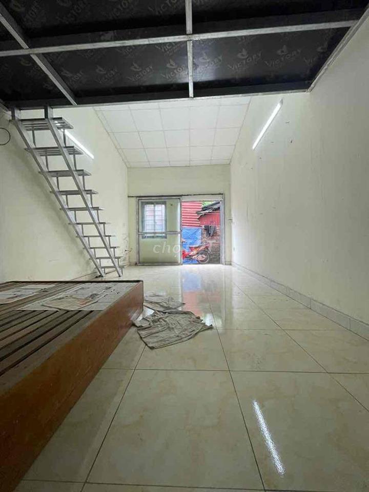 Hơn 1 tỷ chút có nhà đẹp Vĩnh Hoàng-30m ra phố- Sát hồ-33m;C4 gác xép