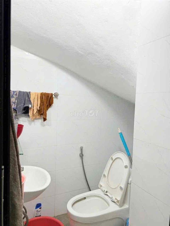 Hơn 2 tỷ chút có nhà đẹp Định Công Hạ-Oto sát nhà-Có sân trước-52M*2T