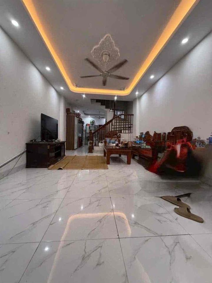 Hơn 2 tỷ chút có nhà đẹp Định Công Hạ-Oto sát nhà-Có sân trước-52M*2T
