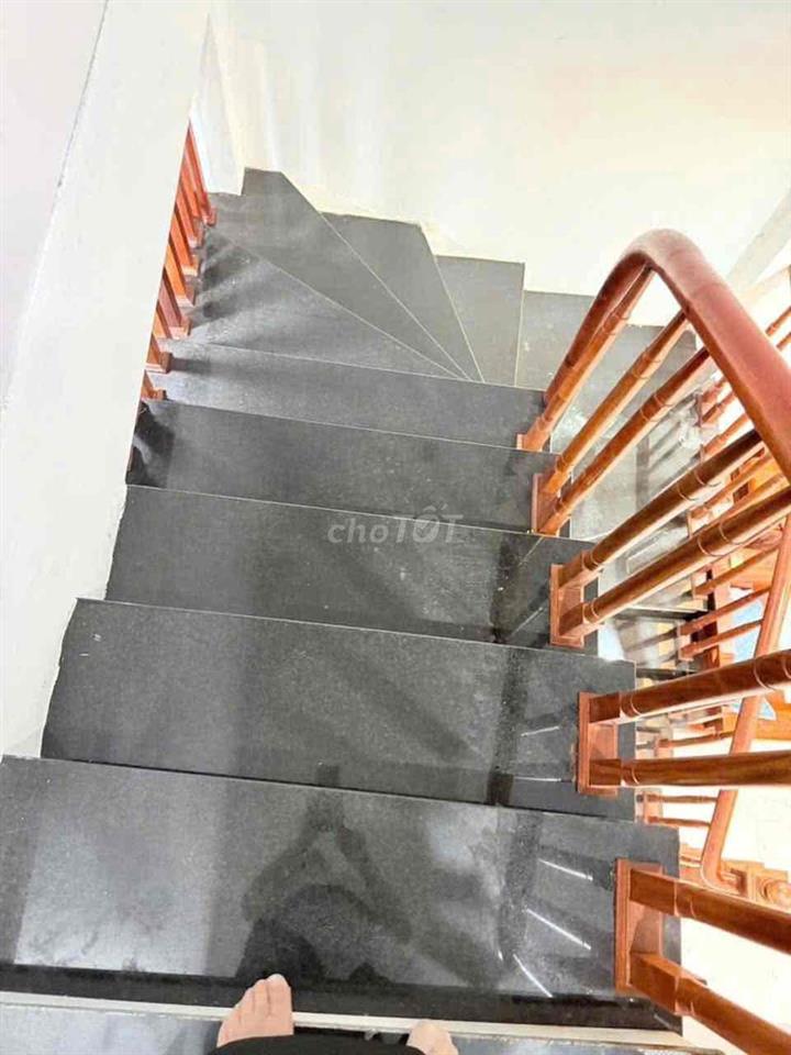 Hơn 2 tỷ chút có nhà đẹp Định Công Hạ-Oto sát nhà-Có sân trước-52M*2T