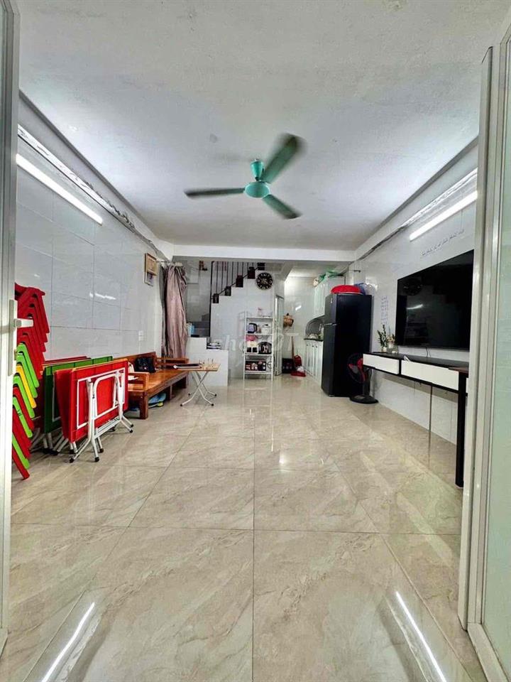 Siêu phẩm rẻ bất ngờ: Nhà dân xây 30m*3 tầng Định Công Thượng-Ôto 50m