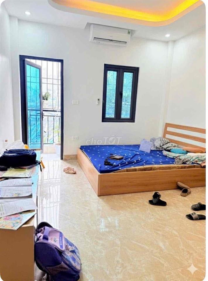 Dưới 3 tỷ có nhà 4 tầng đẹp Định Công Hạ-Oto đỗ cửa-Có thuế-45m*4T;4N