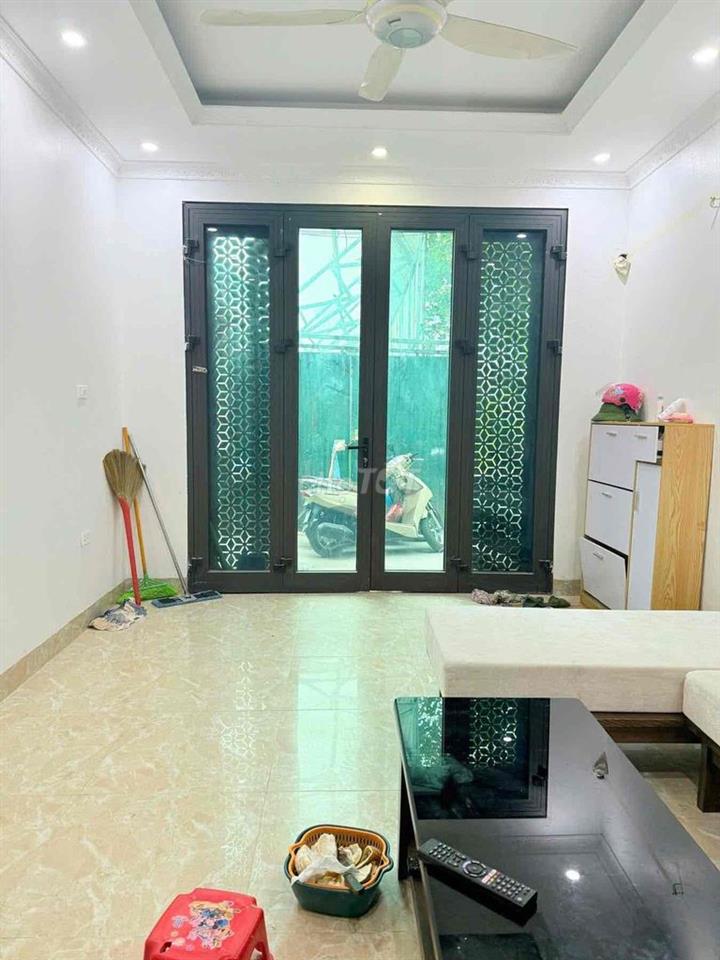 Dưới 3 tỷ có nhà 4 tầng đẹp Định Công Hạ-Oto đỗ cửa-Có thuế-45m*4T;4N