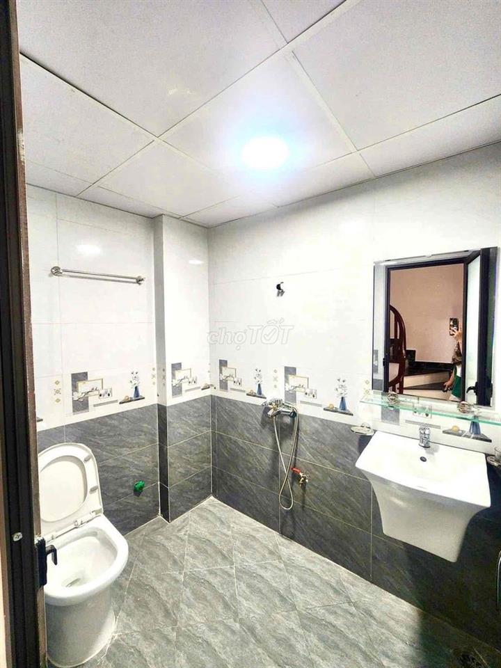 Tầm 6,5 tỷ có nhà mới Hoàng Liệt-Oto vào nhà-Gần phố-33m*5T;MT4m;2N