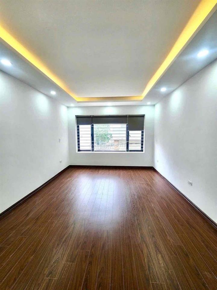 Tầm 6,5 tỷ có nhà mới Hoàng Liệt-Oto vào nhà-Gần phố-33m*5T;MT4m;2N