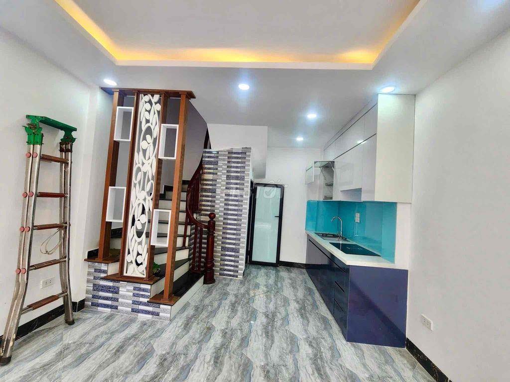Tầm 6,5 tỷ có nhà mới Hoàng Liệt-Oto vào nhà-Gần phố-33m*5T;MT4m;2N
