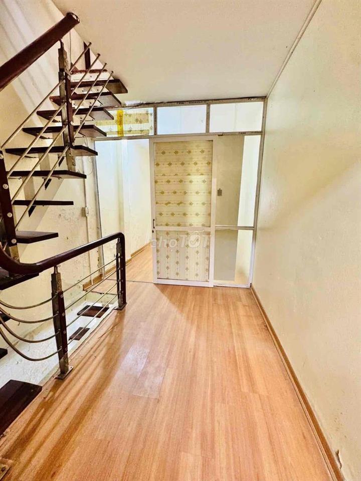Hơn 2 tỷ chút có nhà mới ĐC Thượng-50m ra oto tránh-Có thuế-40m*2T;2N