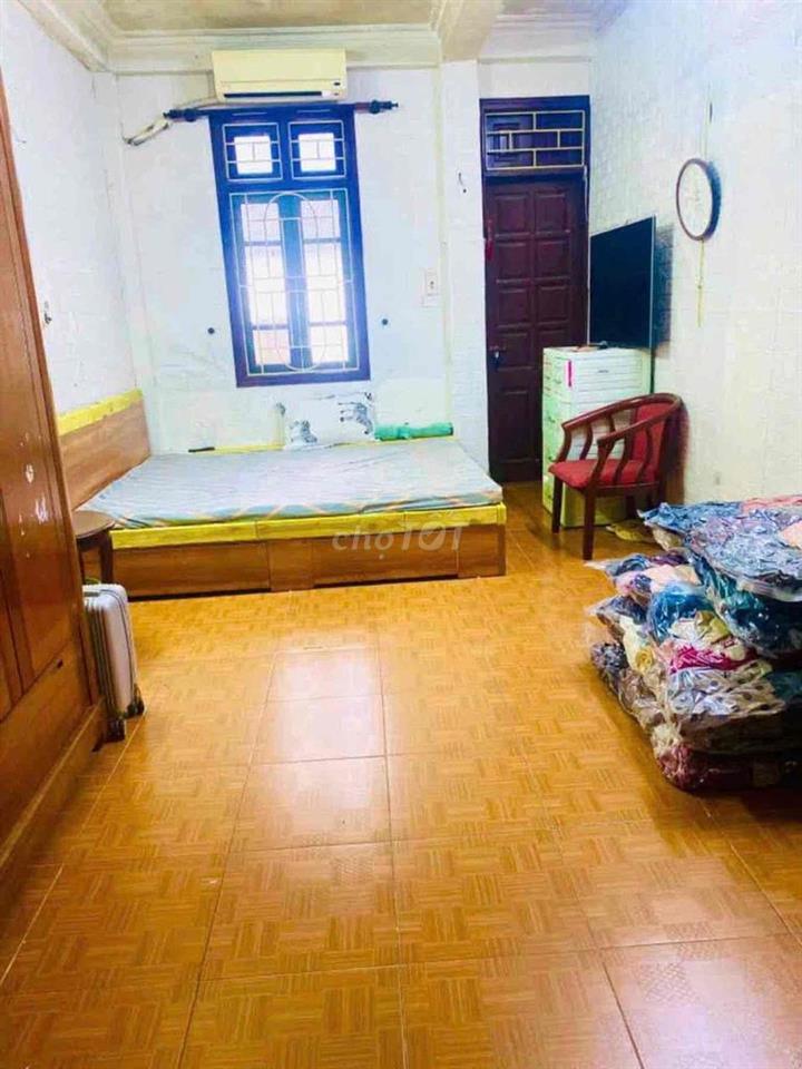 Nhà đẹp sổ đỏ Tân Mai-Oto tránh 7m-Gần phố-28m*4T;3NKK-Hơn 5,5 tỷ