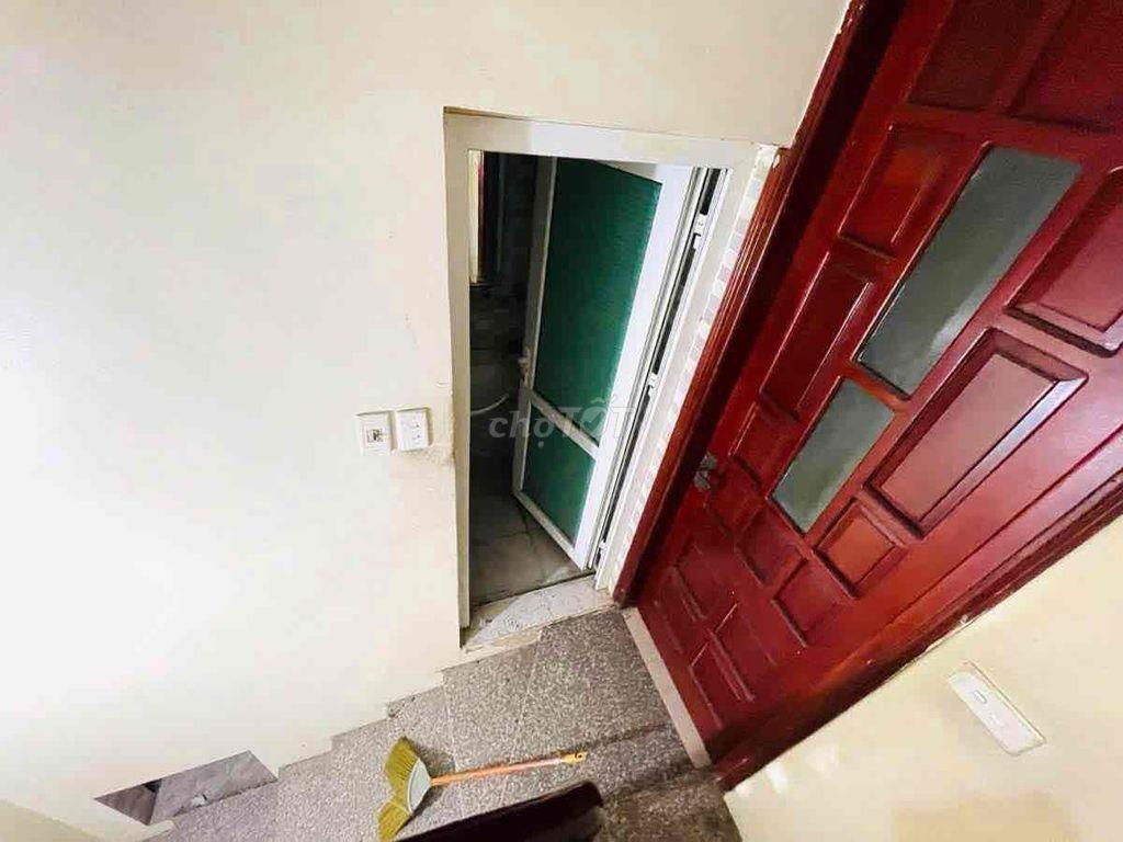 Tầm 4 tỷ có nhà sổ đỏ 6 tầng Vĩnh Tuy,HBT-Ngõ 3 gác-Gần phố-20m;4NKK
