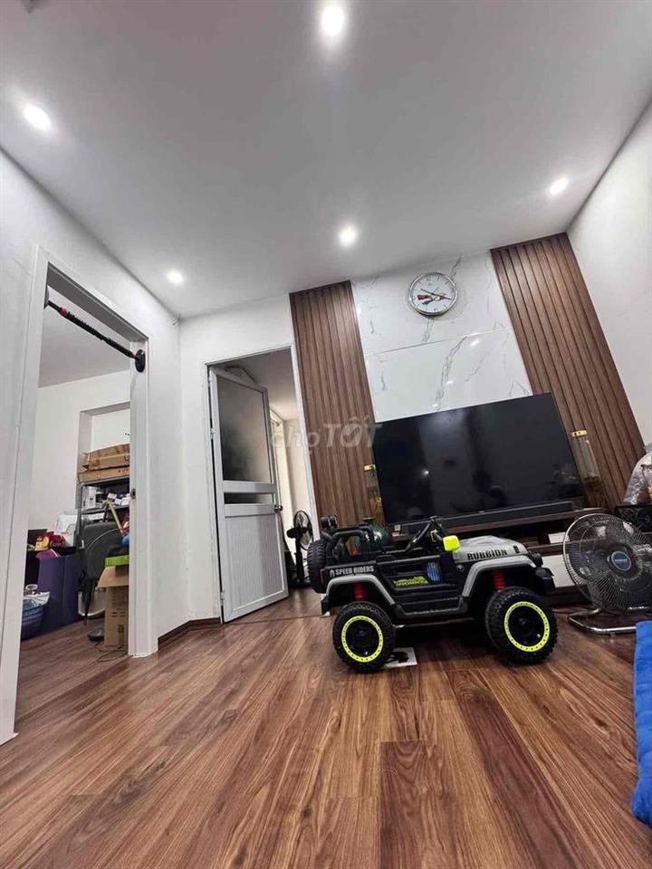 Hơn 4 tỷ có căn CC sổ đỏ đẹp Cầu Bươu-View hồ-92m;3N;2VS