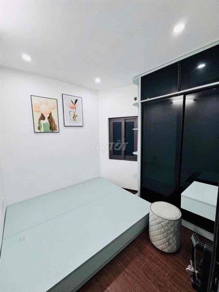 Tầm 3 tỷ có nhà dân xây đẹp gần Đê La Thành-NT cơ bản-Sổ 18m*4T;2N;2VS
