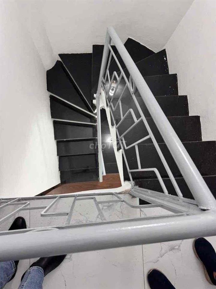Tầm 3 tỷ có nhà dân xây đẹp gần Đê La Thành-NT cơ bản-Sổ 18m*4T;2N;2VS
