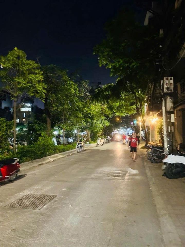 Nhà Ba Đình giá tốt – mặt hồ – ngõ ba gác - 40m2 giá 8.5 tỷ