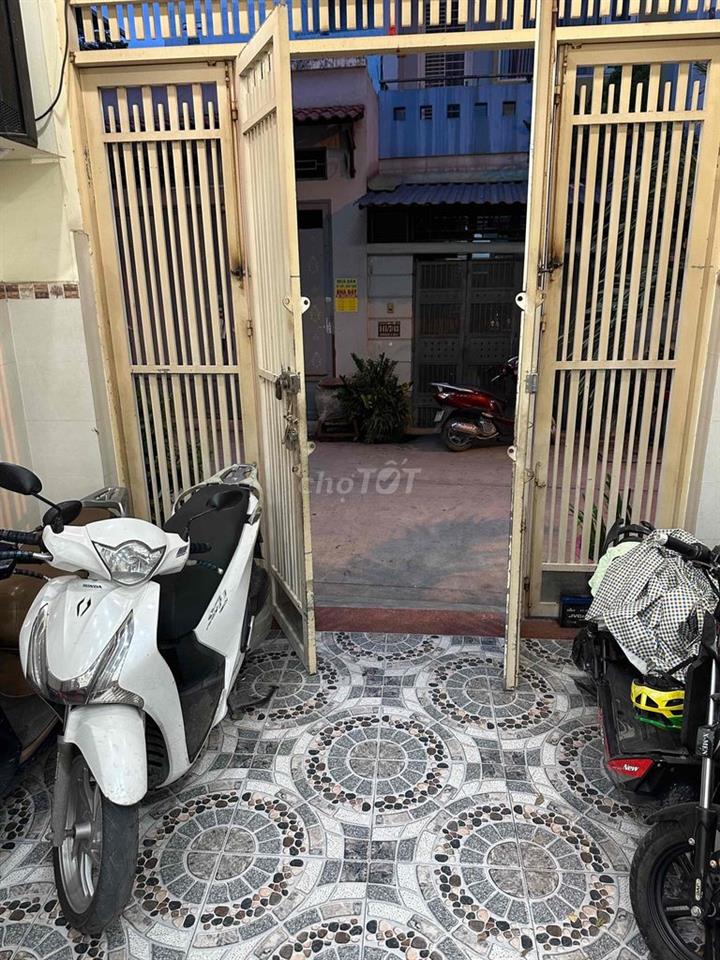 NHÀ Ở KIÊN CỐ 2 MẶT TIỀN , đường 6 mét