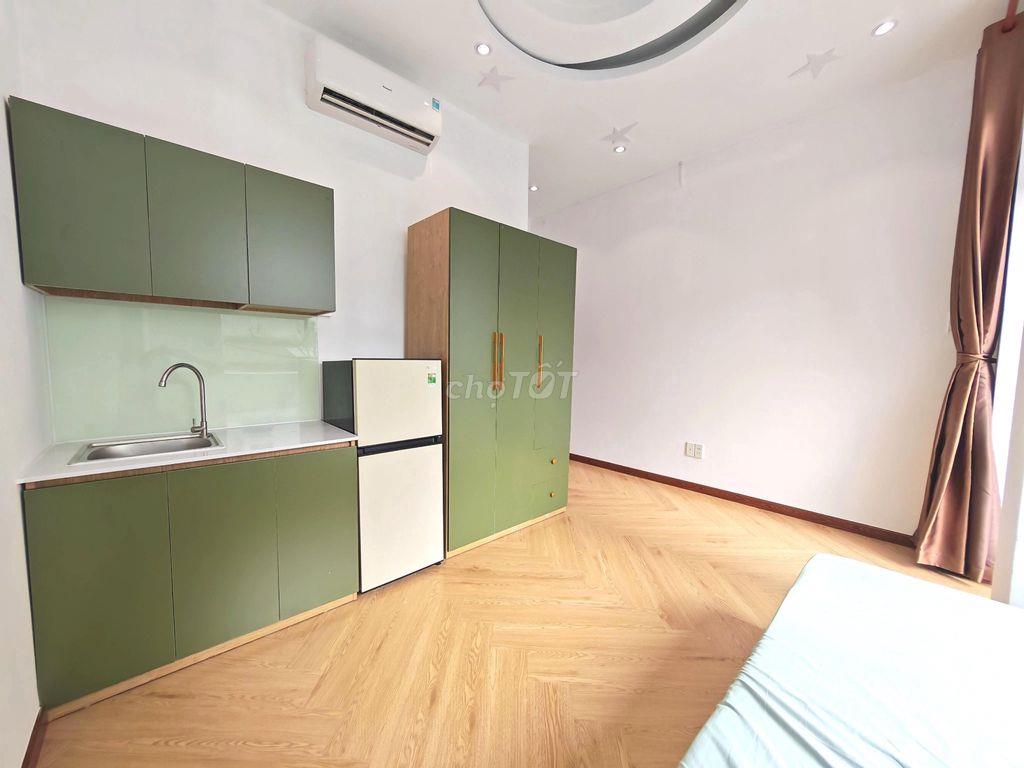 Cho Thuê Studio ban công 35m2-Full NT-ngay phố ẩm thực Phan Xích Long