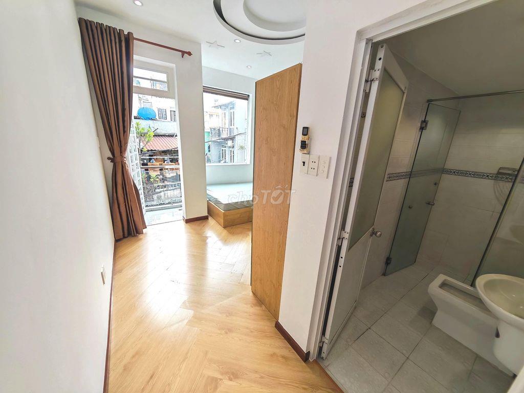 Cho Thuê Studio ban công 35m2-Full NT-ngay phố ẩm thực Phan Xích Long