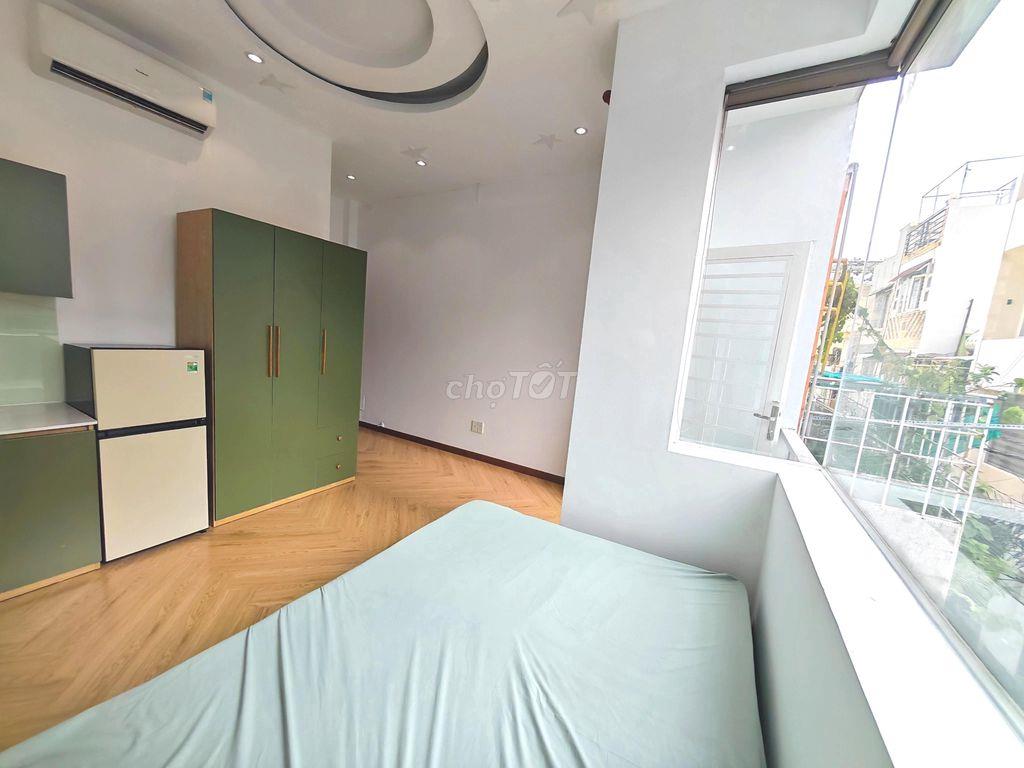 Cho Thuê Studio ban công 35m2-Full NT-ngay phố ẩm thực Phan Xích Long