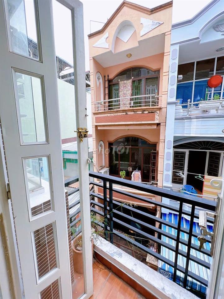  Cho thuê studio ban công 30m2, full nội thất, Phan xích Long-PN