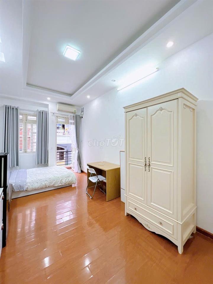  Cho thuê studio ban công 30m2, full nội thất, Phan xích Long-PN